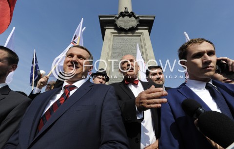  11.10.2014 WARSZAWA<br />MARSZ WOLNOSCI I SUWERENNOSCI KNP<br />N/Z JANUSZ KORWIN MIKKE PRZEMYSLAW WIPLER<br /> 