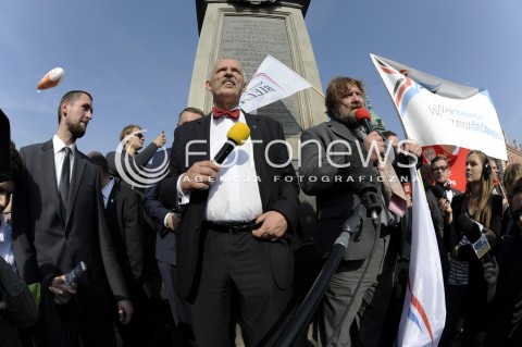  11.10.2014 WARSZAWA<br />MARSZ WOLNOSCI I SUWERENNOSCI KNP<br />N/Z JANUSZ KORWIN MIKKE STANISLAW ZOLTEK<br /> 