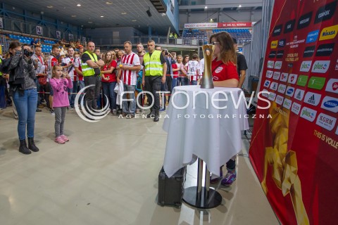  11.10.2014 RZESZOW<br />SIATKOWKA PLUSLIGA 2014/2015 MEN VOLLEYBALL POLAND POLISH PLUS LIGA LEAGUE SEASON 2014/2015<br />MECZ ASSECO RESOVIA - BBTS BIELSKO - BIALA<br />PREZENTACJA PUCHARU MISTRZOSTW SWIATA 2014 KTORY ZDOBYLA REPREZENTACJA POLSKI<br />N/Z PUCHAR<br /> 