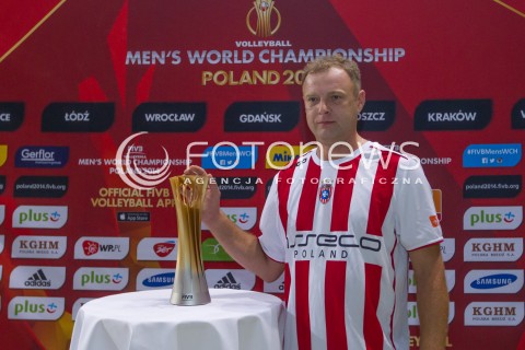  11.10.2014 RZESZOW<br />SIATKOWKA PLUSLIGA 2014/2015 MEN VOLLEYBALL POLAND POLISH PLUS LIGA LEAGUE SEASON 2014/2015<br />MECZ ASSECO RESOVIA - BBTS BIELSKO - BIALA<br />PREZENTACJA PUCHARU MISTRZOSTW SWIATA 2014 KTORY ZDOBYLA REPREZENTACJA POLSKI<br />N/Z PUCHAR<br /> 