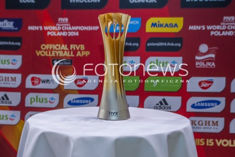  11.10.2014 RZESZOW<br />SIATKOWKA PLUSLIGA 2014/2015 MEN VOLLEYBALL POLAND POLISH PLUS LIGA LEAGUE SEASON 2014/2015<br />MECZ ASSECO RESOVIA - BBTS BIELSKO - BIALA<br />PREZENTACJA PUCHARU MISTRZOSTW SWIATA 2014 KTORY ZDOBYLA REPREZENTACJA POLSKI<br />N/Z PUCHAR<br /> 