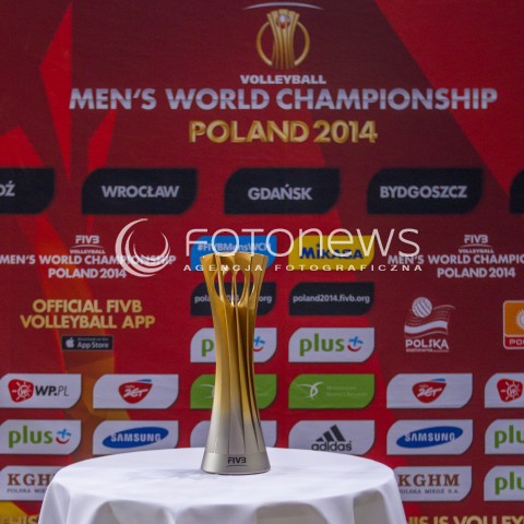 11.10.2014 RZESZOW<br />SIATKOWKA PLUSLIGA 2014/2015 MEN VOLLEYBALL POLAND POLISH PLUS LIGA LEAGUE SEASON 2014/2015<br />MECZ ASSECO RESOVIA - BBTS BIELSKO - BIALA<br />PREZENTACJA PUCHARU MISTRZOSTW SWIATA 2014 KTORY ZDOBYLA REPREZENTACJA POLSKI<br />N/Z PUCHAR<br /> 