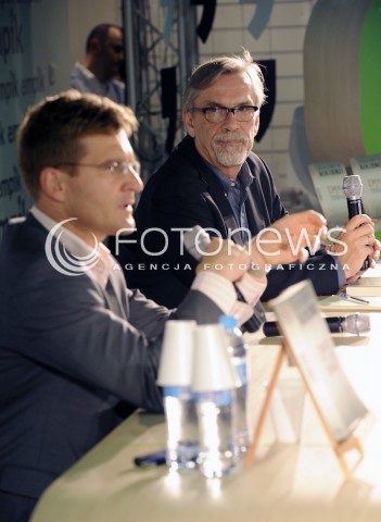  14.10.2014 WARSZAWA<br />GRZEGORZ KOLODKO W EMPIKU<br />N/Z MARCIN PIATKOWSKI JACEK ZAKOWSKI<br /> 