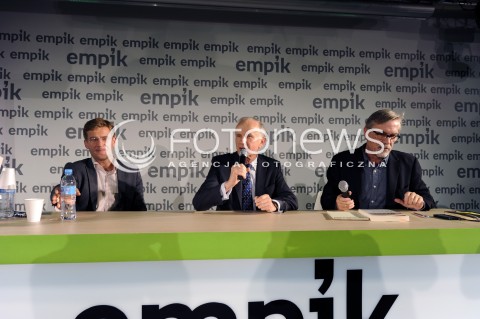  14.10.2014 WARSZAWA<br />GRZEGORZ KOLODKO W EMPIKU<br />N/Z GRZEGORZ KOLODKO MARCIN PIATKOWSKI JACEK ZAKOWSKI<br /> 