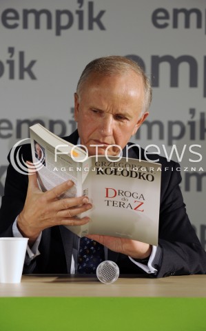  14.10.2014 WARSZAWA<br />GRZEGORZ KOLODKO W EMPIKU<br />N/Z GRZEGORZ KOLODKO<br /> 