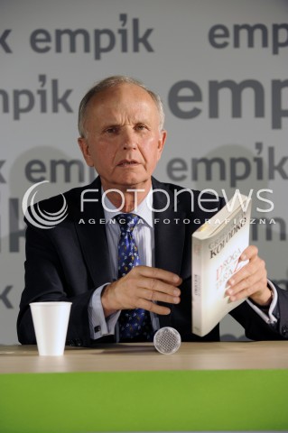  14.10.2014 WARSZAWA<br />GRZEGORZ KOLODKO W EMPIKU<br />N/Z GRZEGORZ KOLODKO<br /> 