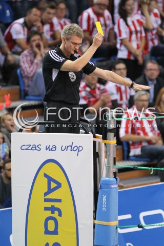  15.10.2014 RZESZOW<br />SIATKOWKA PLUSLIGA 2014/2015 MEN VOLLEYBALL POLAND POLISH PLUS LIGA LEAGUE SEASON 2014/2015<br />MECZ ASSECO RESOVIA - MKS BANIMEX BEDZIN<br />N/Z SEDZIA ZOLTA KARTKA DLA ROBERT MILCZAREK <br /> 