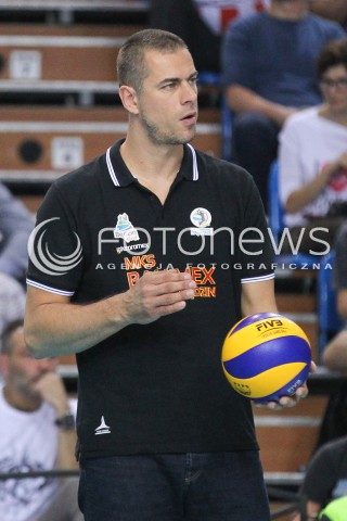  15.10.2014 RZESZOW<br />SIATKOWKA PLUSLIGA 2014/2015 MEN VOLLEYBALL POLAND POLISH PLUS LIGA LEAGUE SEASON 2014/2015<br />MECZ ASSECO RESOVIA - MKS BANIMEX BEDZIN<br />N/Z DAMIAN DACEWICZ - TRENER ( HEAD COACH ) SYLWETKA <br /> 