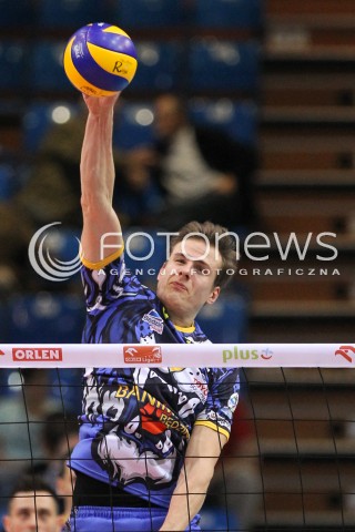  15.10.2014 RZESZOW<br />SIATKOWKA PLUSLIGA 2014/2015 MEN VOLLEYBALL POLAND POLISH PLUS LIGA LEAGUE SEASON 2014/2015<br />MECZ ASSECO RESOVIA - MKS BANIMEX BEDZIN<br />N/Z SEBASTIAN WARDA SYLWETKA ATAK<br /> 