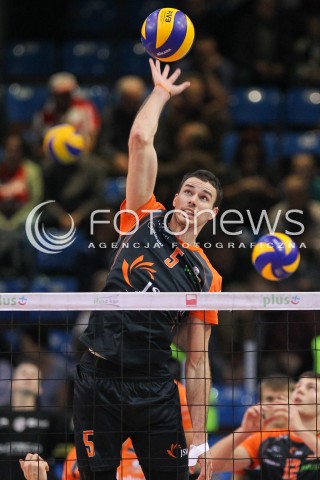  18.10.2014 RZESZOW<br />SIATKOWKA PLUSLIGA 2014/2015 MEN VOLLEYBALL POLAND POLISH PLUS LIGA LEAGUE SEASON 2014/2015<br />MECZ ASSECO RESOVIA - JASTRZEBSKI WEGIEL<br />N/Z ALEN PAJENK SYLWETKA ATAK<br /> 