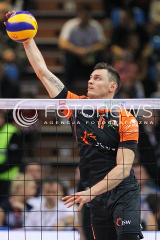  18.10.2014 RZESZOW<br />SIATKOWKA PLUSLIGA 2014/2015 MEN VOLLEYBALL POLAND POLISH PLUS LIGA LEAGUE SEASON 2014/2015<br />MECZ ASSECO RESOVIA - JASTRZEBSKI WEGIEL<br />N/Z ZBIGNIEW BARTMAN SYLWETKA ATAK<br /> 