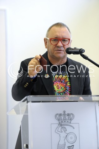  22.10.2014 WARSZAWA<br />WRECZENIE HONOROWEGO OBYWATELSTWA WARSZAWY JERZEMU OWSIAKOWI W WARSZAWIE<br />N/Z JERZY OWSIAK<br /> 