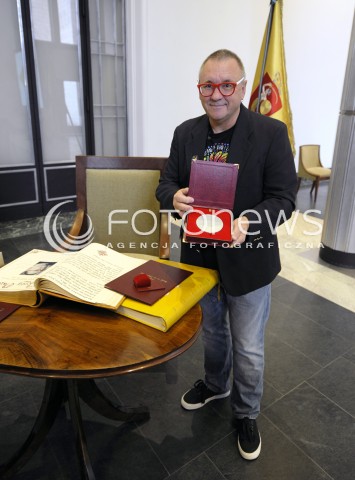  22.10.2014 WARSZAWA<br />WRECZENIE HONOROWEGO OBYWATELSTWA WARSZAWY JERZEMU OWSIAKOWI W WARSZAWIE<br />N/Z JERZY OWSIAK<br /> 