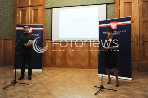  22.10.2014 WARSZAWA MINISTERSTWO EDUKACJI NARODOWEJ<br />KONFERENCJA PRASOWA NOWA MATURA 2015 <br />N/Z MINISTER EDUKACJI NARODOWEJ JOANNA KLUZIK - ROSTKOWSKA MARCIN SMOLIK DYREKTOR CENTRALNEJ KOMISJI EGZAMINACYJNEJ<br /> 
