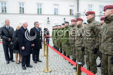  23.10.2014 WARSZAWA WIZYTA GUBERNATORA GENERALNEGO KANADY W POLSCE N/Z GUBERNATOR GENERALNY KANADY DAVID JOHNSTON PREZYDENT RP BRONISLAW KOMOROWSKI  