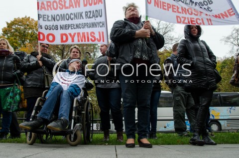  23.10.2014 WARSZAWA PROTEST RODZICOW DZIECI NIEPELNOSPRAWNYCH POD KANCELARIA PREZESA RADY MINISTROW N/Z RODZICE NIEPELNOSPRAWNYCH NIEPELNOSPRAWNI DZIECI NIEPELNOSPRAWNE  