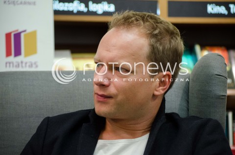  23.10.2014 WARSZAWA SPOTKANIE Z MACIEJEM STUHREM W KSIEGARNI MATRAS PO PREMIERZE KSIAZKI OBYWATEL N/Z MACIEJ STUHR  