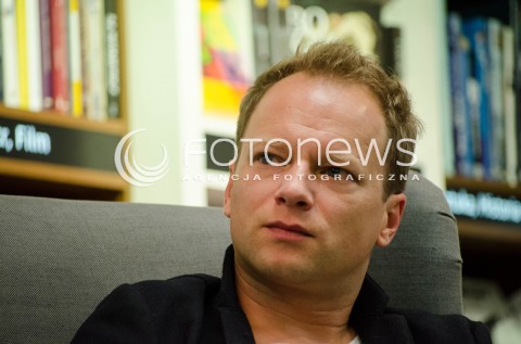  23.10.2014 WARSZAWA SPOTKANIE Z MACIEJEM STUHREM W KSIEGARNI MATRAS PO PREMIERZE KSIAZKI OBYWATEL N/Z MACIEJ STUHR  