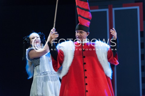  23.10.2014 WARSZAWA TEATR SYRENA<br />PROBA MEADIALNA SPEKTAKLU MAKABERSKI<br />N/Z KRZYSZTOF DRACZ BEATRYCZE LUKASZEWSKA<br /> 