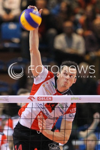  25.10.2014 RZESZOW<br />SIATKOWKA PLUSLIGA 2014/2015 MEN VOLLEYBALL POLAND POLISH PLUS LIGA LEAGUE SEASON 2014/2015<br />MECZ ASSECO RESOVIA - INDYKPOL AZS OLSZTYN<br />N/Z RAFAL BUSZEK SYLWETKA ATAK<br /> 
