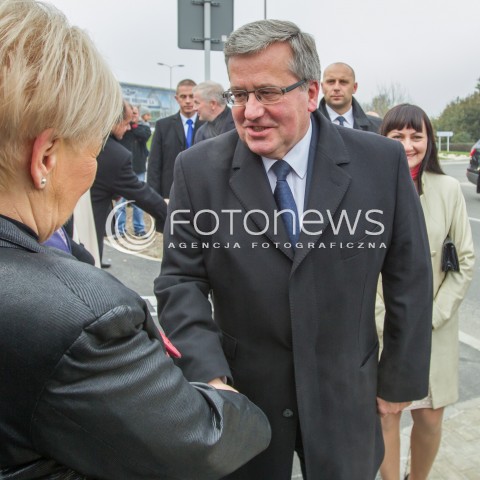  26.10.2014 RZESZOW <br />WIZYTA PREZYDENTA RP BRONISLAWA KOMOROWSKIEGO NA PODKARPACIU<br />OTWARCIE ODCINKA ALEI WYZWOLENIA BEDACEJ ELEMENTEM  BUDOWY SYSTEMU INTEGRUJACEGO TRANSPORT PUBLICZNY MIASTA RZESZOWA<br />N/Z BRONISLAW KOMOROWSKI KRYSTYNA SKOWRONSKA (L)<br /> 