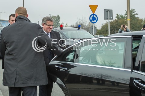  26.10.2014 RZESZOW <br />WIZYTA PREZYDENTA RP BRONISLAWA KOMOROWSKIEGO NA PODKARPACIU<br />OTWARCIE ODCINKA ALEI WYZWOLENIA BEDACEJ ELEMENTEM  BUDOWY SYSTEMU INTEGRUJACEGO TRANSPORT PUBLICZNY MIASTA RZESZOWA<br />N/Z BRONISLAW KOMOROWSKI<br /> 