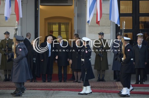  28.10.2014 WARSZAWA <br />
WIZYTA PREZYDENTA IZRAELA W POLSCE <br />
N/Z PRZYWITANIE PREZYDENT RP BRONISLAW KOMOROWSKI PREZYDENT IZRAELA REUWEN RIWLIN<br />
 