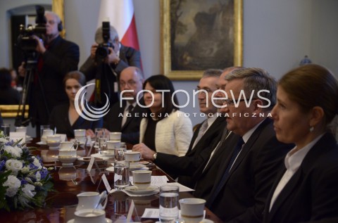  28.10.2014 WARSZAWA <br />
WIZYTA PREZYDENTA IZRAELA W POLSCE <br />
N/Z PRZYWITANIE PREZYDENT RP BRONISLAW KOMOROWSKI PREZYDENT IZRAELA REUWEN RIWLIN<br />
 