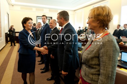  28.10.2014 WARSZAWA<br />POSIEDZENIE RADY MINISTROW<br />N/Z PREMIER EWA KOPACZ WLODZIMIERZ KARPINSKI<br /> 