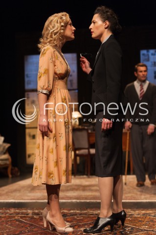  03.11.2014 WARSZAWA TEATR POLONIA<br />PROBA MEDIALNA SPEKTAKLU KOLACJA KANIBALI<br />N/Z ALEKSANDRA DOMANSKA JUSTYNA GRZYBEK<br /> 