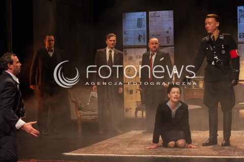  03.11.2014 WARSZAWA TEATR POLONIA<br />PROBA MEDIALNA SPEKTAKLU KOLACJA KANIBALI<br />N/Z KAMIL MACKOWIAK JUSTYNA GRZYBEK RAFAL MOHR<br /> 