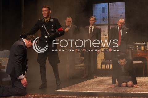  03.11.2014 WARSZAWA TEATR POLONIA<br />PROBA MEDIALNA SPEKTAKLU KOLACJA KANIBALI<br />N/Z KAMIL MACKOWIAK JUSTYNA GRZYBEK RAFAL MOHR<br /> 