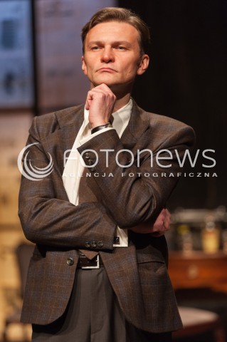  03.11.2014 WARSZAWA TEATR POLONIA<br />PROBA MEDIALNA SPEKTAKLU KOLACJA KANIBALI<br />N/Z PIOTR MAKARSKI<br /> 