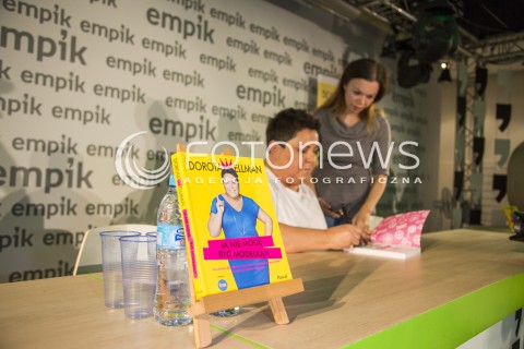  06.11.2014 WARSZAWA<br />PROMOCJA KSIAZKI DOROTY WELLMAN - JA NIE MOGE BYC MODELKA W EMPIK JUNIOR <br />N/Z DOROTA WELLMAN<br /> 