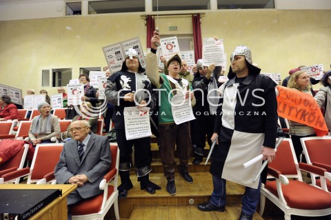  06.11.2014 WARSZAWA<br />OSTATNIA SESJA RADY WARSZAWY<br />N/Z PROTESTUJACY<br /> 