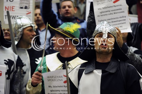  06.11.2014 WARSZAWA<br />OSTATNIA SESJA RADY WARSZAWY<br />N/Z PROTESTUJACY <br /> 