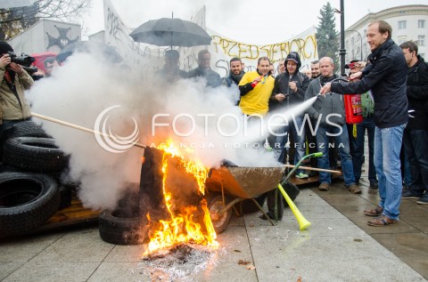Manifestacja przedsiębiorców przed Sejmem w Warszawie