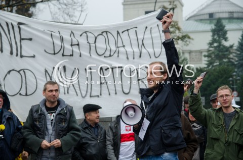  07.11.2014 WARSZAWA PRZEDSIEBIORCY MANIFESTUJA POD SEJMEM N/Z PROTEST TRANSPARENT   