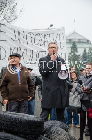  07.11.2014 WARSZAWA PRZEDSIEBIORCY MANIFESTUJA POD SEJMEM N/Z PROTEST PRZEMYSLAW WIPLER   