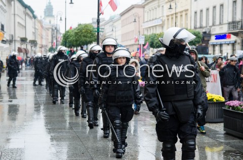  08.11.2014 WARSZAWA ANTYFASZYSTOWSKA MANIFESTACJA RAZEM PRZECIWKO NACJONALIZMOWI W WARSZAWIE N/Z MANIFESTACJA POLICJA   