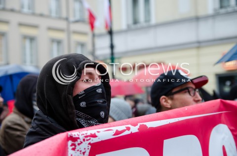  08.11.2014 WARSZAWA ANTYFASZYSTOWSKA MANIFESTACJA RAZEM PRZECIWKO NACJONALIZMOWI W WARSZAWIE N/Z MANIFESTACJA UCZESTNICY ANTIFA  