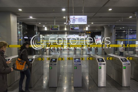  09.11.2014 WARSZAWA <br />DZIEN OTWARTY DLA LUDZI W NOWO POWSTALEJ II LINII STACJI METRA SWIETOKRZYSKA <br />N/Z ZWIEDZANIE STACJA SWIETOKRZYSKA STREFA BILETOWA<br /> 