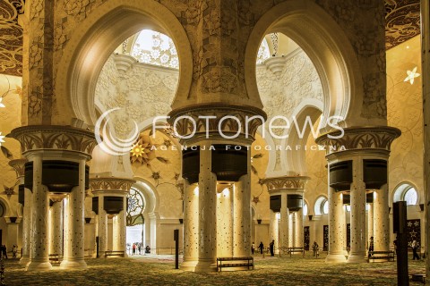  09.11.2014 ABU DHABI ZEA<br />ZJEDNOCZONE EMIRATY ARABSKIE<br />ZDJECIE ILUSTRACYJNE<br />MECZET SZEJKA ZAYEDA<br />N/Z SALA MODLITEWNA MECZETU SZEJKA ZAYEDA W EMIRATACH ARABSKICH<br /> 