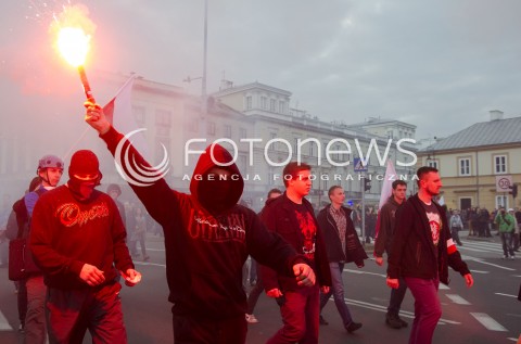  11.11.2014 WARSZAWIE MARSZ NIEPODLEGLOSCI 2014 N/Z ZAMIESZKI STARCIA Z POLICJA RACA  