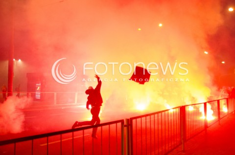  11.11.2014 WARSZAWIE MARSZ NIEPODLEGLOSCI 2014 N/Z ZAMIESZKI STARCIA Z POLICJA  