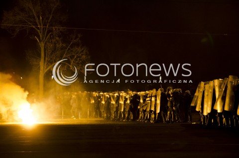  11.11.2014 WARSZAWIE MARSZ NIEPODLEGLOSCI 2014 N/Z ZAMIESZKI STARCIA Z POLICJA POLICJA  