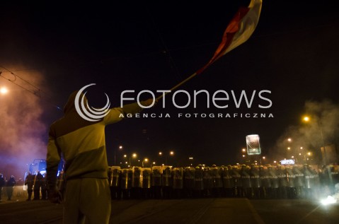  11.11.2014 WARSZAWIE MARSZ NIEPODLEGLOSCI 2014 N/Z ZAMIESZKI STARCIA Z POLICJA POLICJA  