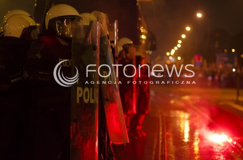  11.11.2014 WARSZAWIE MARSZ NIEPODLEGLOSCI 2014 N/Z ZAMIESZKI STARCIA Z POLICJA POLICJA  