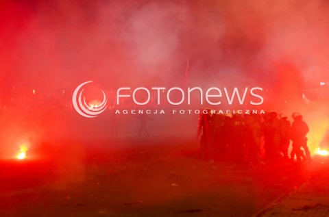  11.11.2014 WARSZAWIE MARSZ NIEPODLEGLOSCI 2014 N/Z ZAMIESZKI STARCIA Z POLICJA POLICJA  