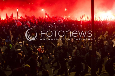  11.11.2014 WARSZAWIE MARSZ NIEPODLEGLOSCI 2014 N/Z ZAMIESZKI STARCIA Z POLICJA  